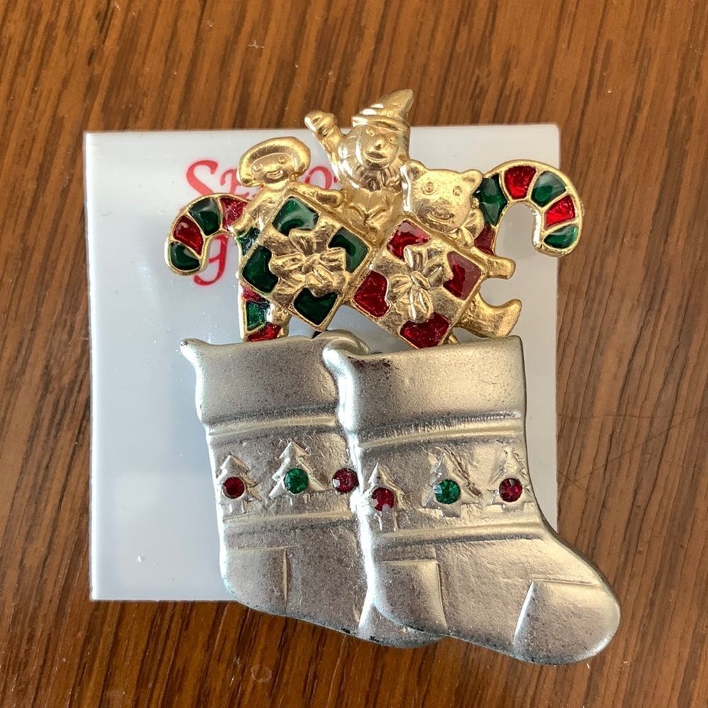 New‎ on card 2 silver Christmas stockings with presents brooch pin